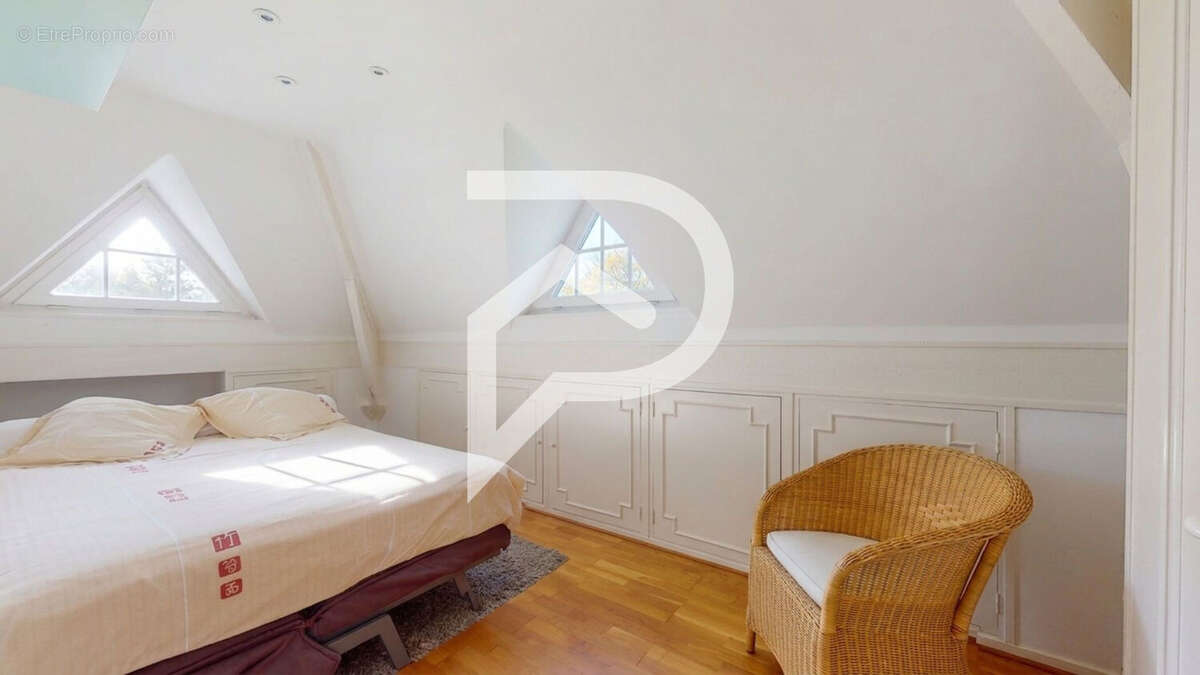 RARE - Coeur de Marly-le-Roi maison familiale de 6 chambres avec double séjour, jardin, garage - photo 15