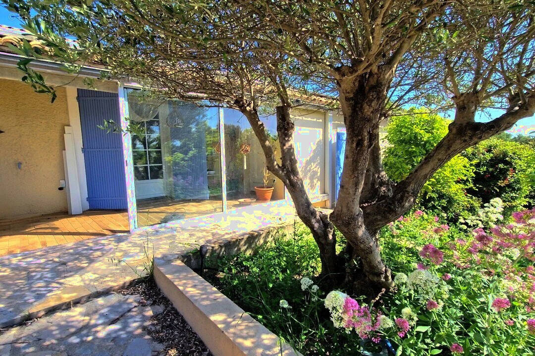 Maison à CRUVIERS-LASCOURS