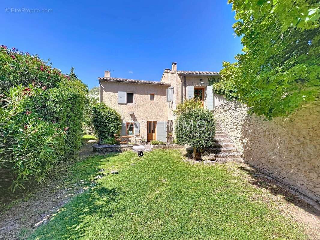 Maison de village avec piscine sur un grand terrain. - photo 19