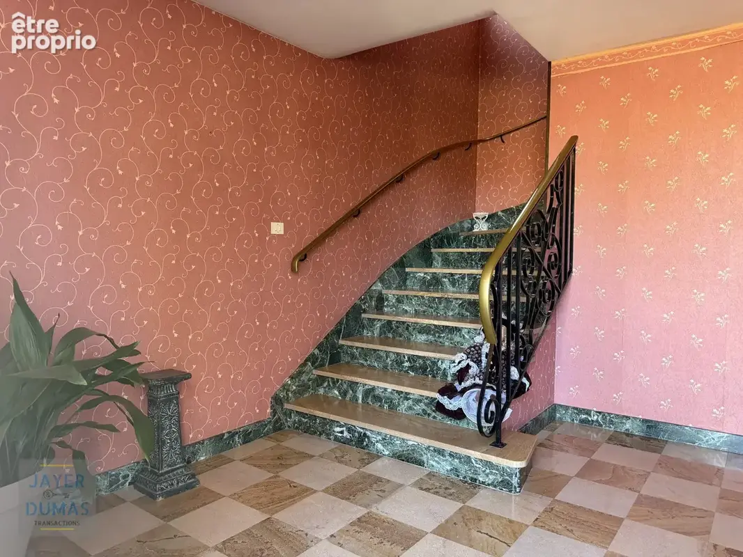 BEY - Maison traditionnelle d'environ 200 m2 avec belle dépendace  - - photo 8