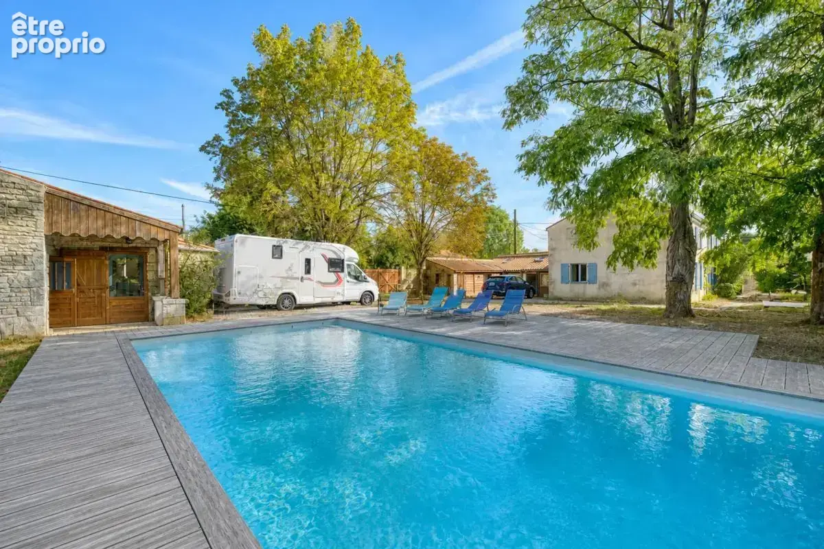 17700 VOUHÉ – ANCIENNE FORGE RÉNOVÉE – 239 M² - Gîte - Piscine - photo 19
