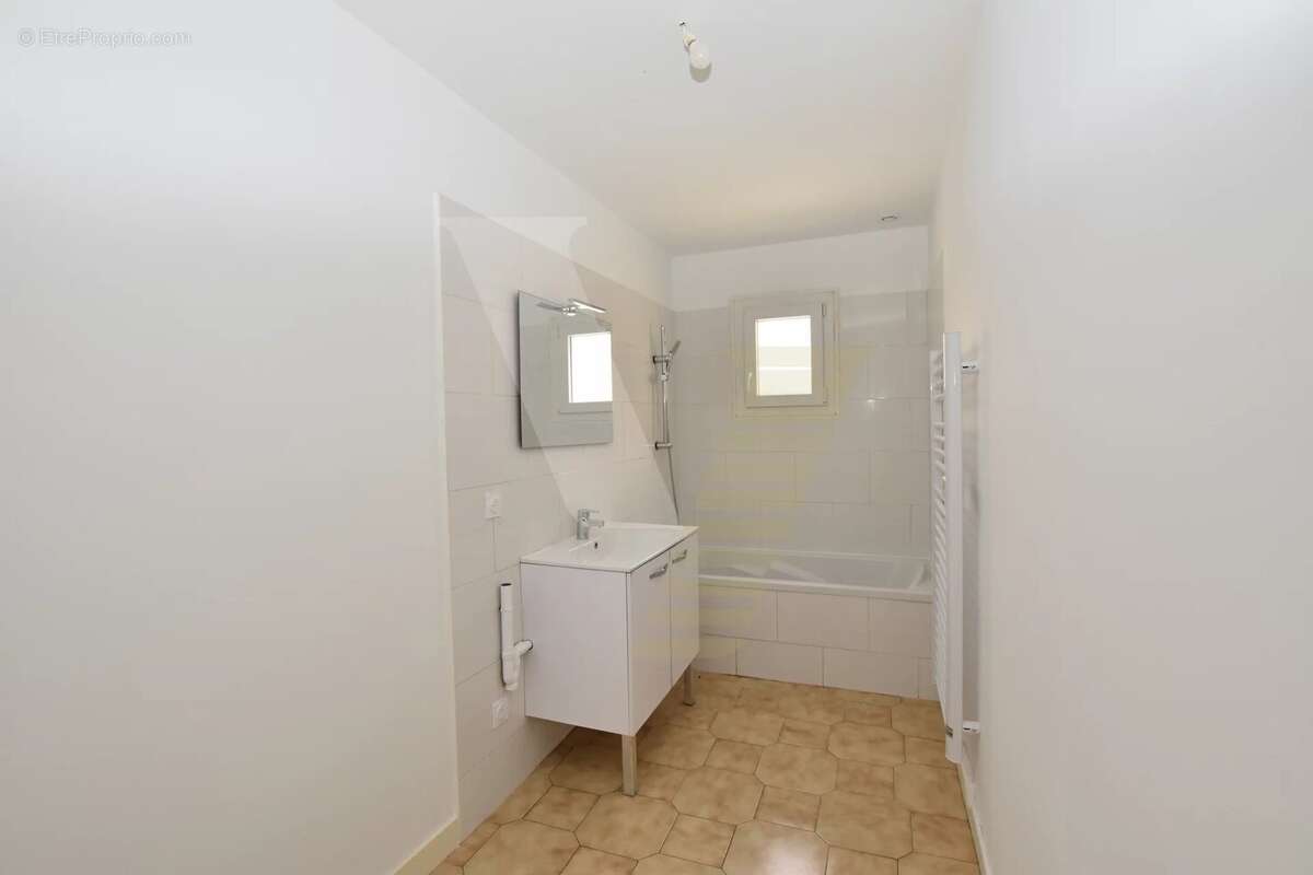 Maison à VILLENEUVE-LES-BEZIERS