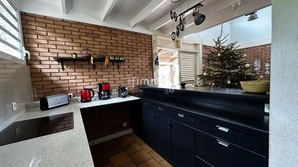 Maison à REMIRE-MONTJOLY