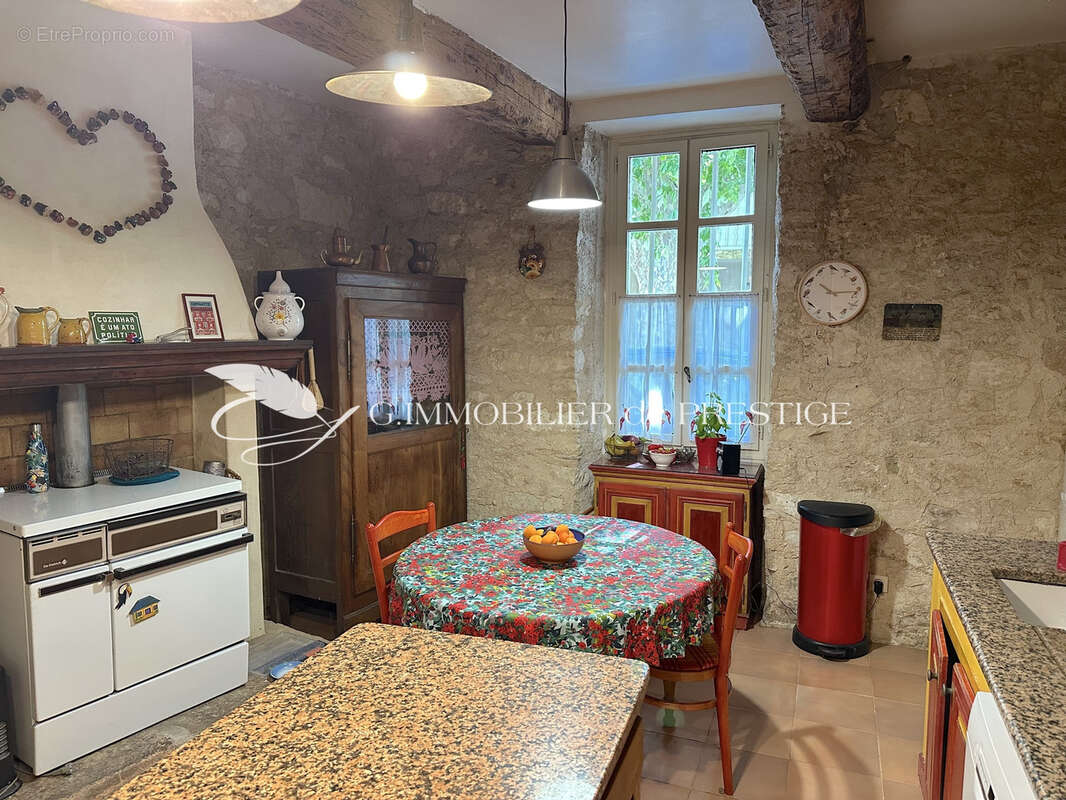 Une maison de village avec jardin, cour et dépendances - photo 10