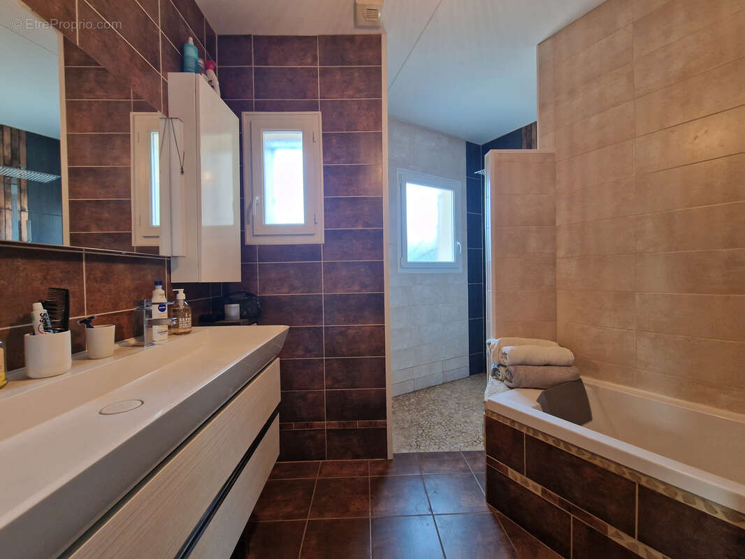 Maison à CHATEAUNEUF-SUR-CHARENTE