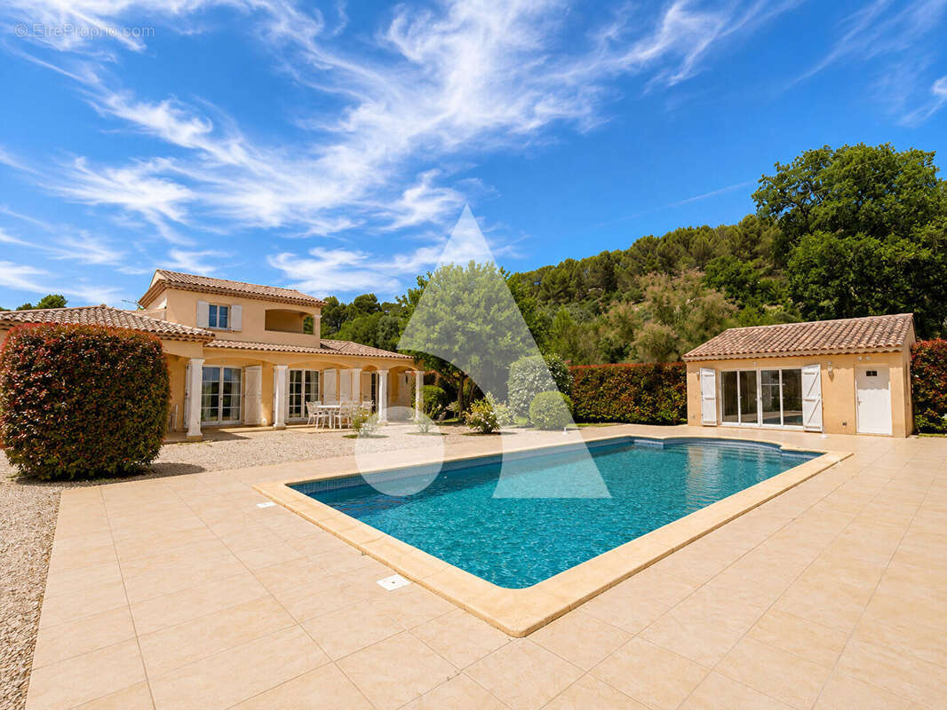 Pertuis - Villa individuelle de 147 m2 sur 1 800 m2 terrain - Piscine-Garages - photo 2
