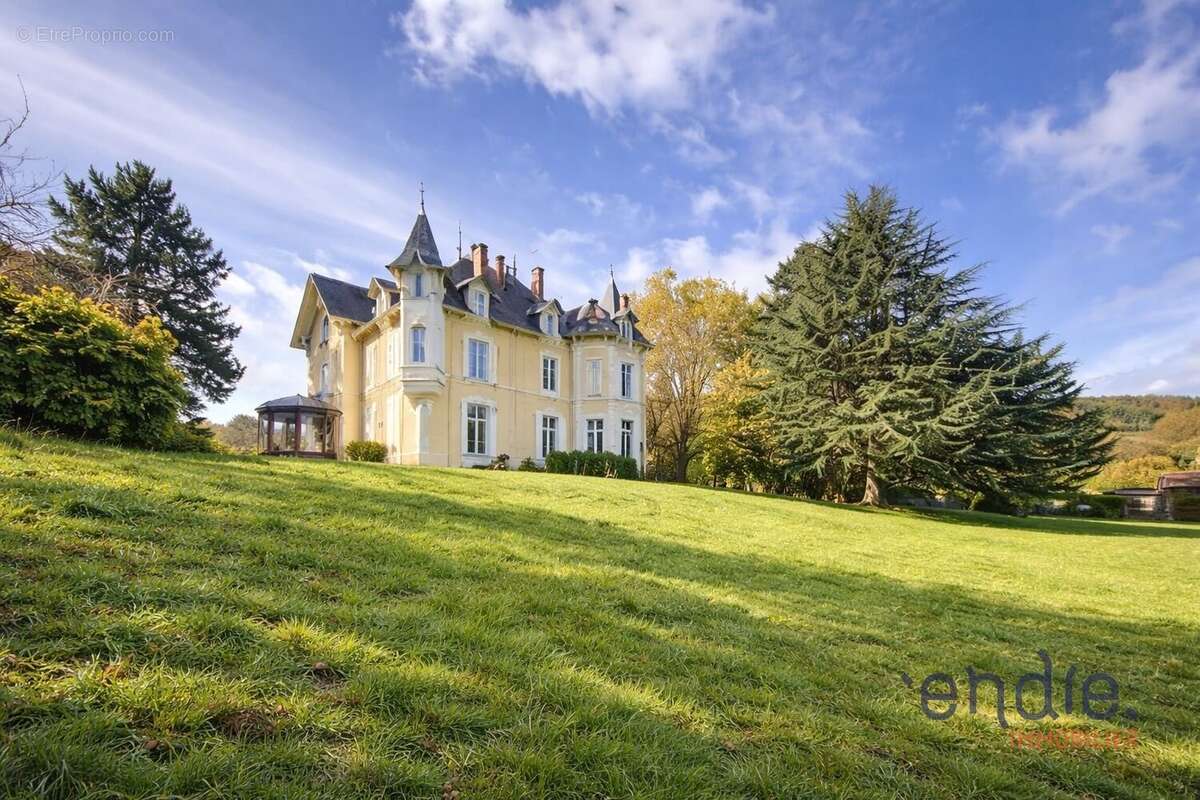 Maison à SAINT-JULIEN-MOLIN-MOLETTE