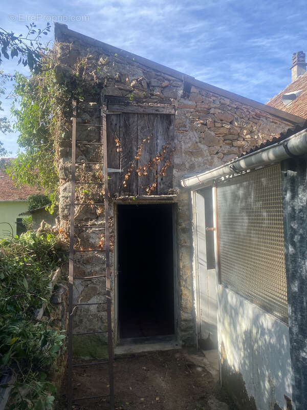 Maison à LUSSAC-LES-EGLISES