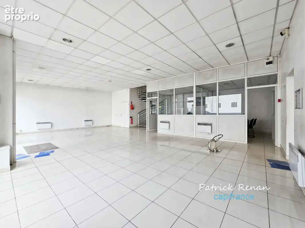 Local/bureau commerces (640 m2, parcelle 1098 m2)) à vendre JOUY EN JOSAS (78) - photo 3