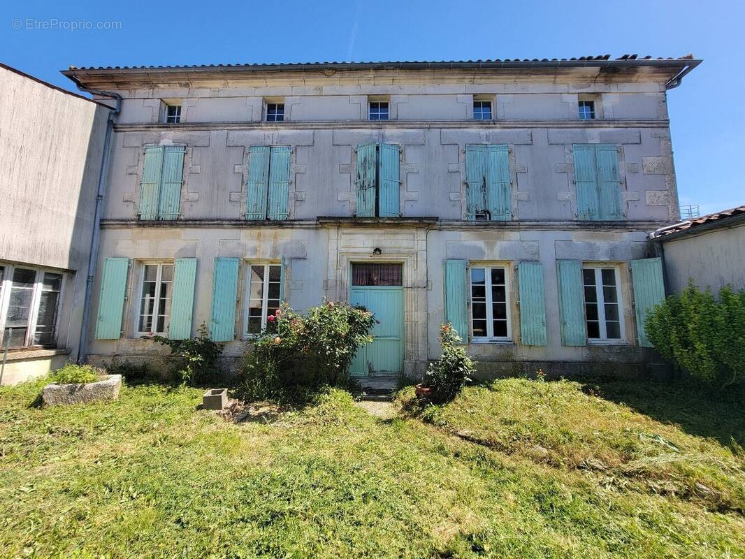 Maison à MACQUEVILLE