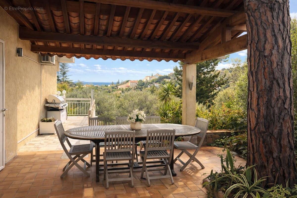 Maison à ROQUEBRUNE-SUR-ARGENS