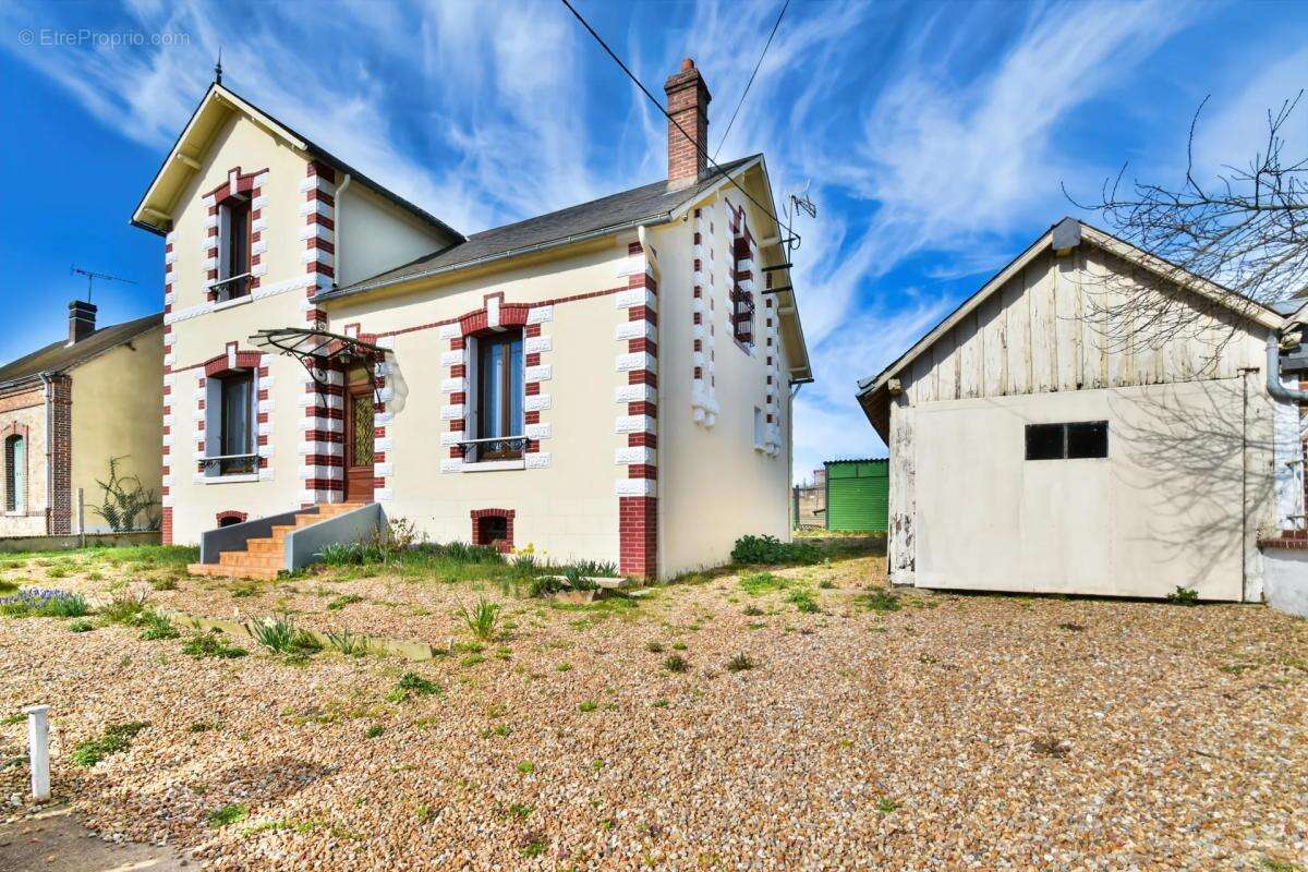 Maison à LA BAZOCHE-GOUET