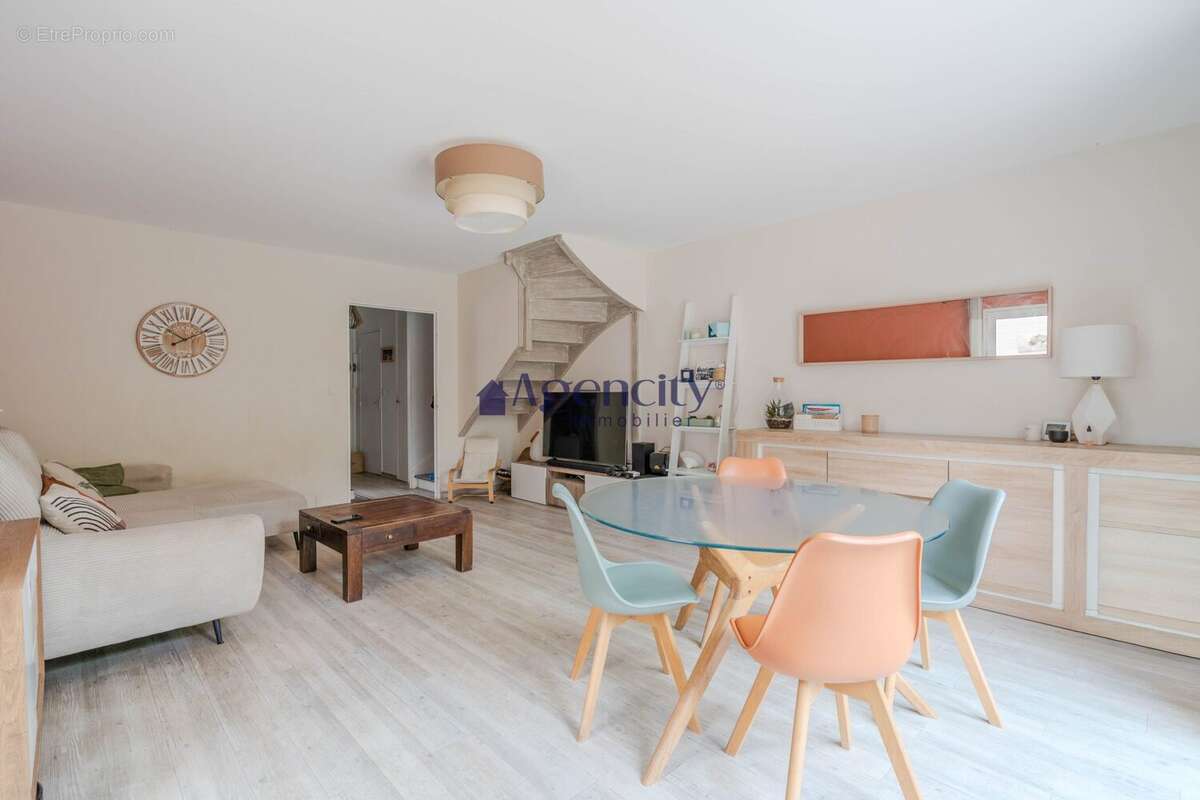 Maison à LOGNES