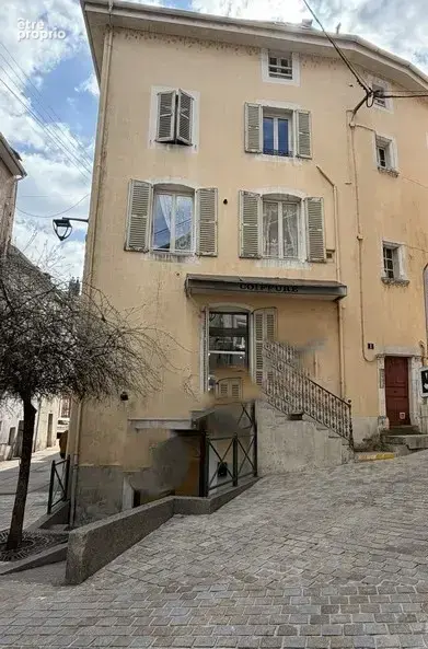 Saint-Claude, centre-ville, Immeuble de rapport   Fort potentiel locatif - 9 lots - photo 4
