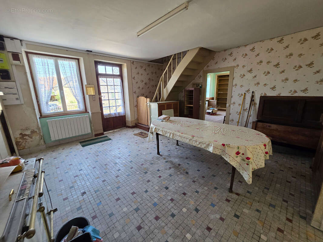 Maison à NEONS-SUR-CREUSE