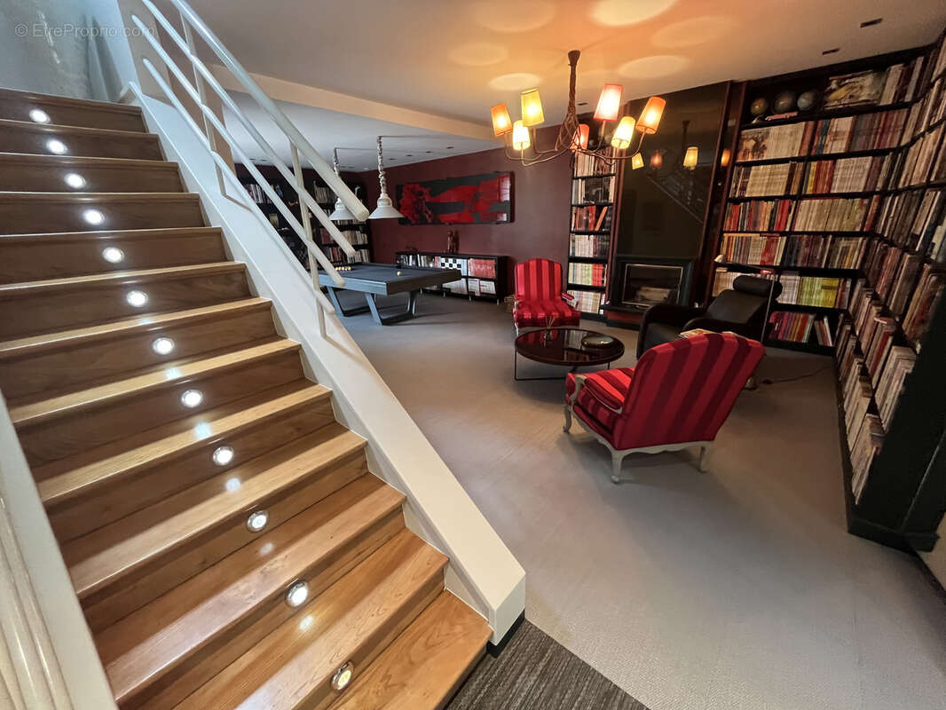 Proche ARRAS - Propriété de 392m2 habitables entièrement rénovée - photo 3