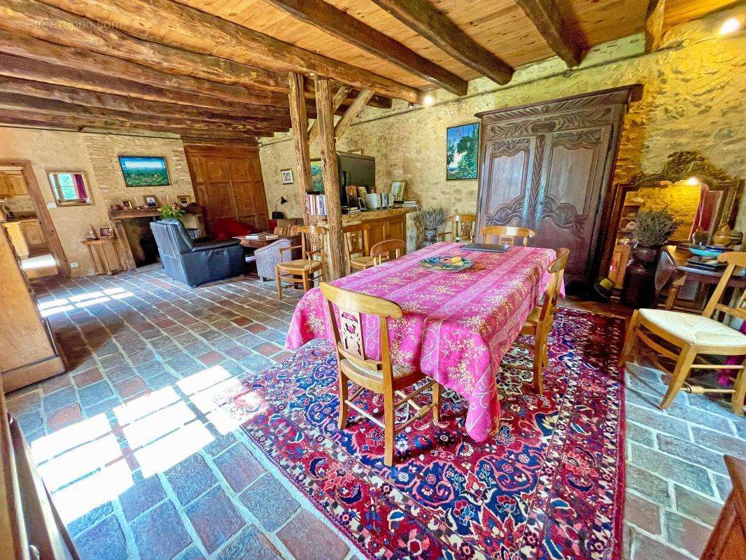 Maison à MAUZENS-ET-MIREMONT