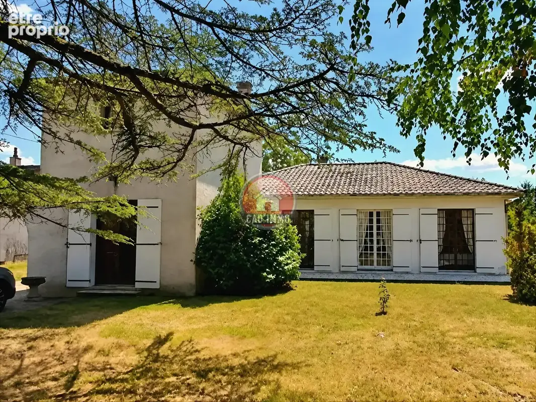 Maison à COURS-DE-PILE