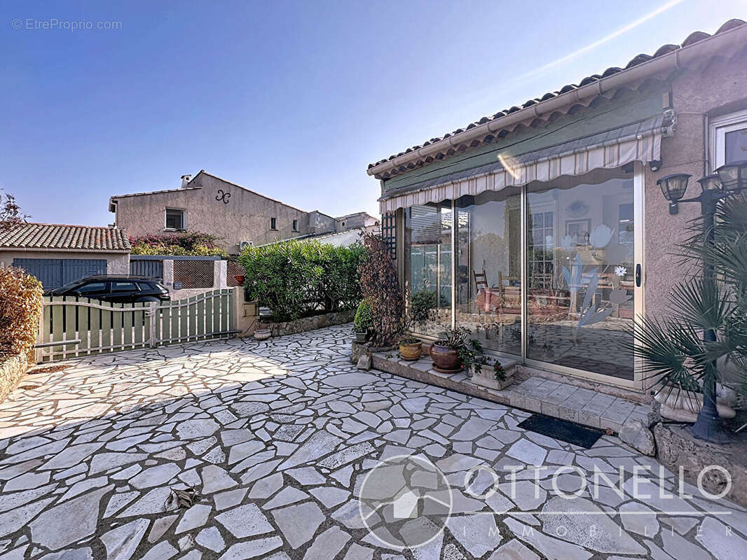 Maison à ROQUEBRUNE-SUR-ARGENS