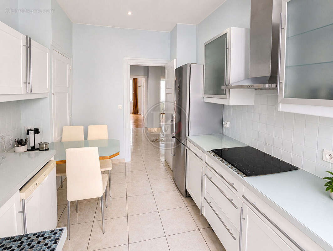 Appartement 84 m² - Immeuble Art déco à 150 m du Parc de la Tête d'Or - photo 6