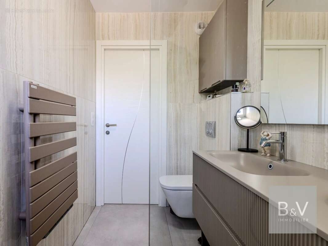 Appartement à SAINT-LAURENT-DU-VAR