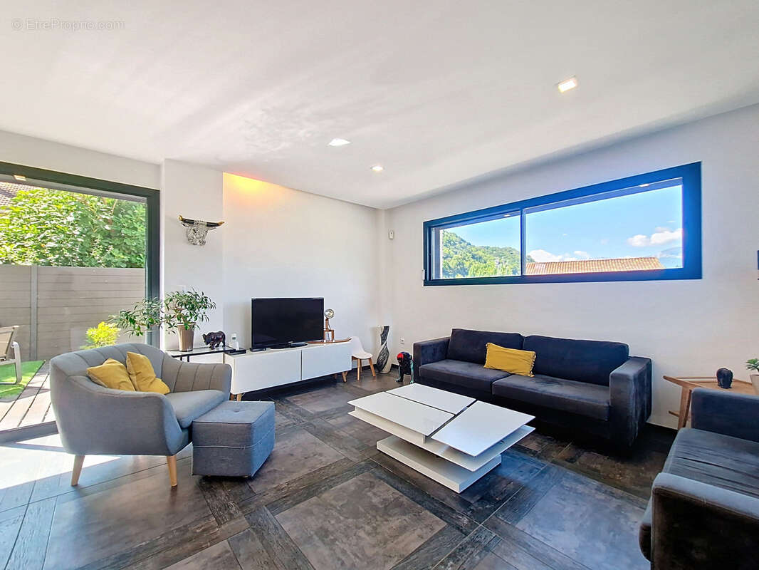 Appartement à GIERES