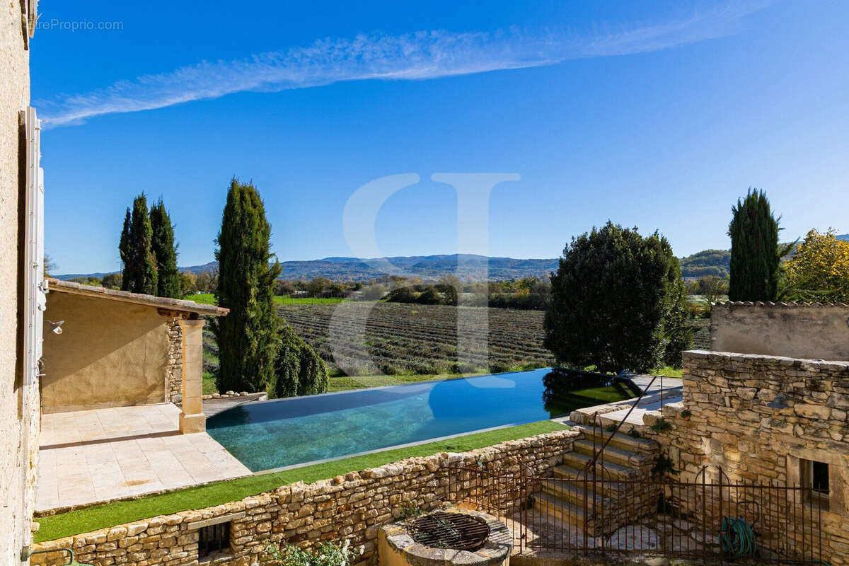 Maison à GORDES