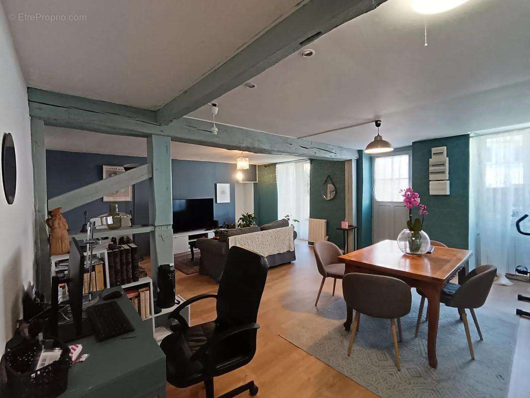 Maison à SAINT-CYR-SUR-MORIN