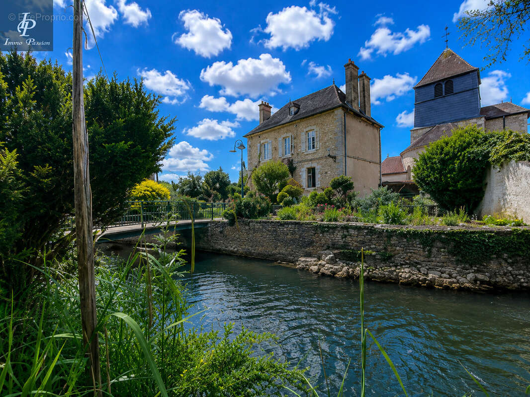 Maison à VILLY-LE-MOUTIER
