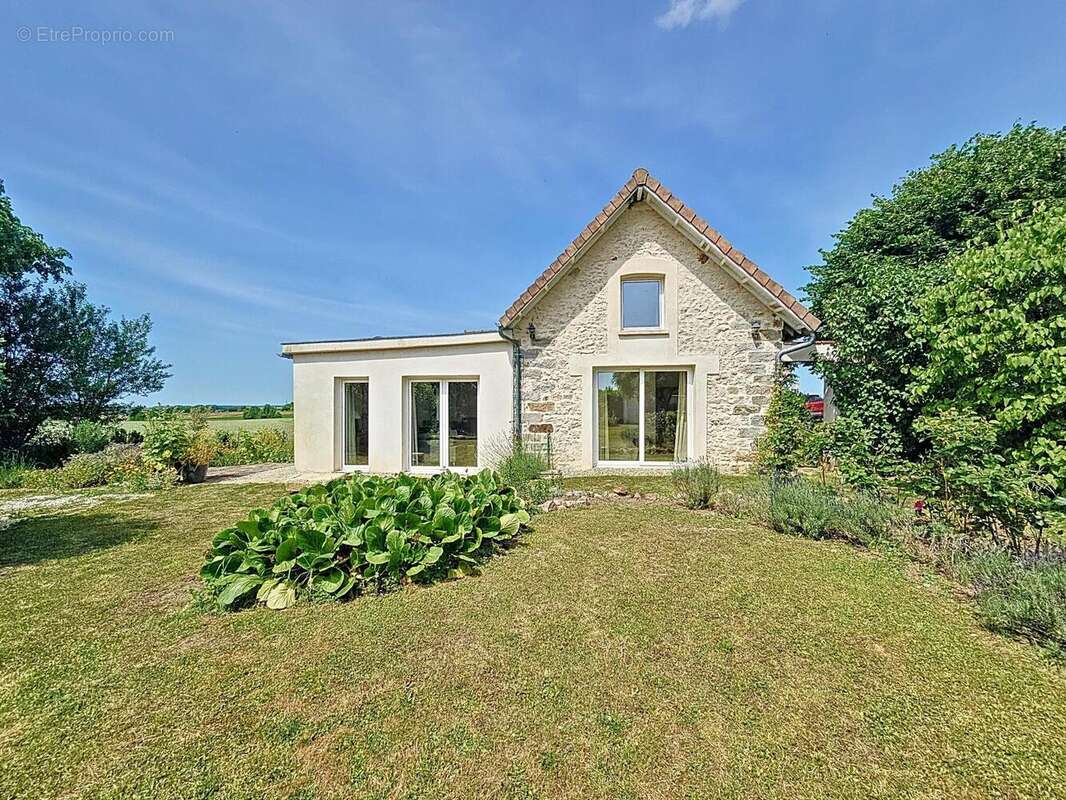 Maison 200 m² à Villiers-Saint-Georges  - photo 7