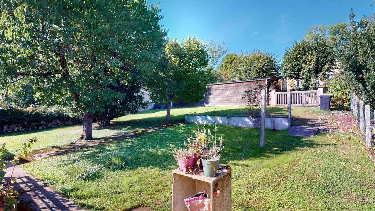 Maison à SAINT-SATUR