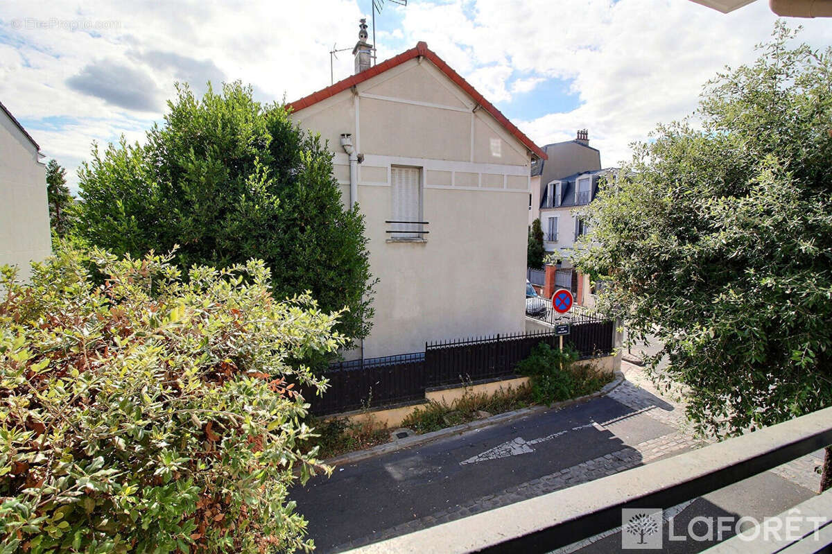 Appartement à LA GARENNE-COLOMBES