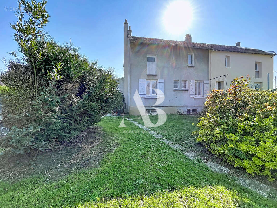 Maison à LA CROIX-EN-BRIE