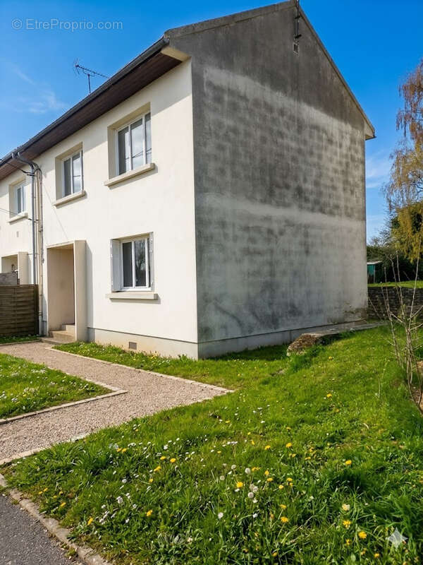 Maison à HOUDAN