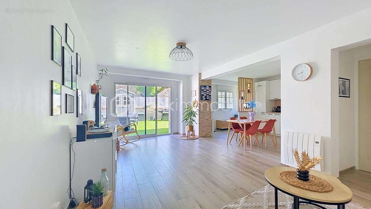 Charmante maison de ville entièrement rénovée avec une grande terrasse de 40 m² - photo 4