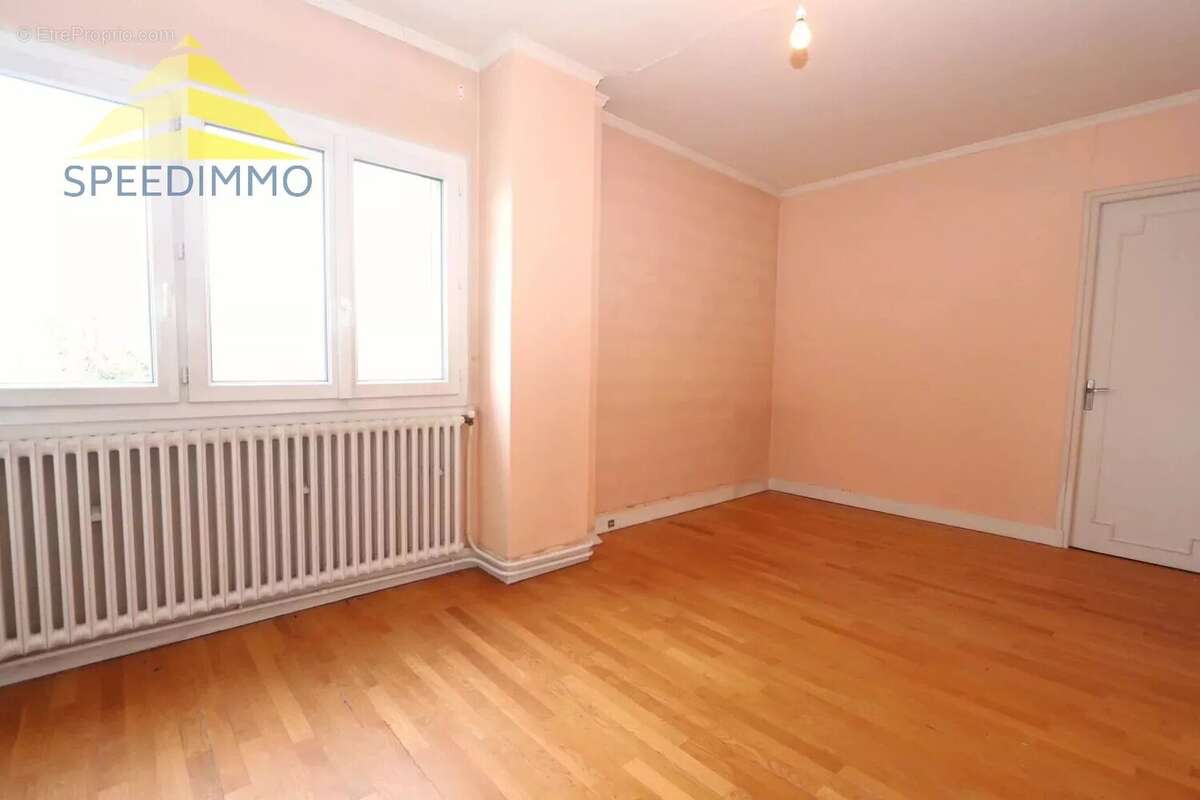 Maison à MANDRES-LES-ROSES