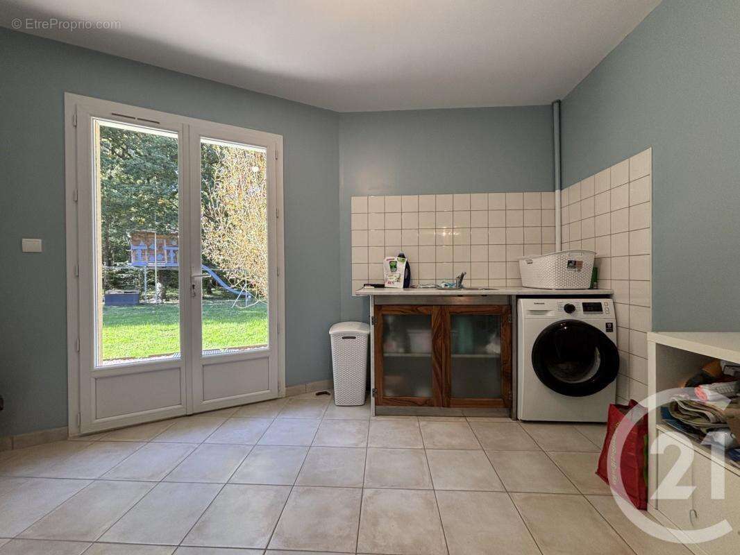 Maison à CHAILLAC-SUR-VIENNE