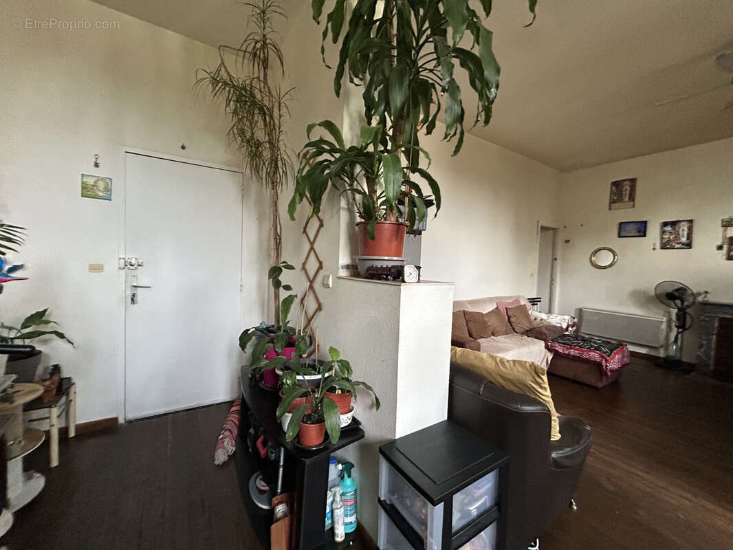 Appartement à LEZIGNAN-CORBIERES