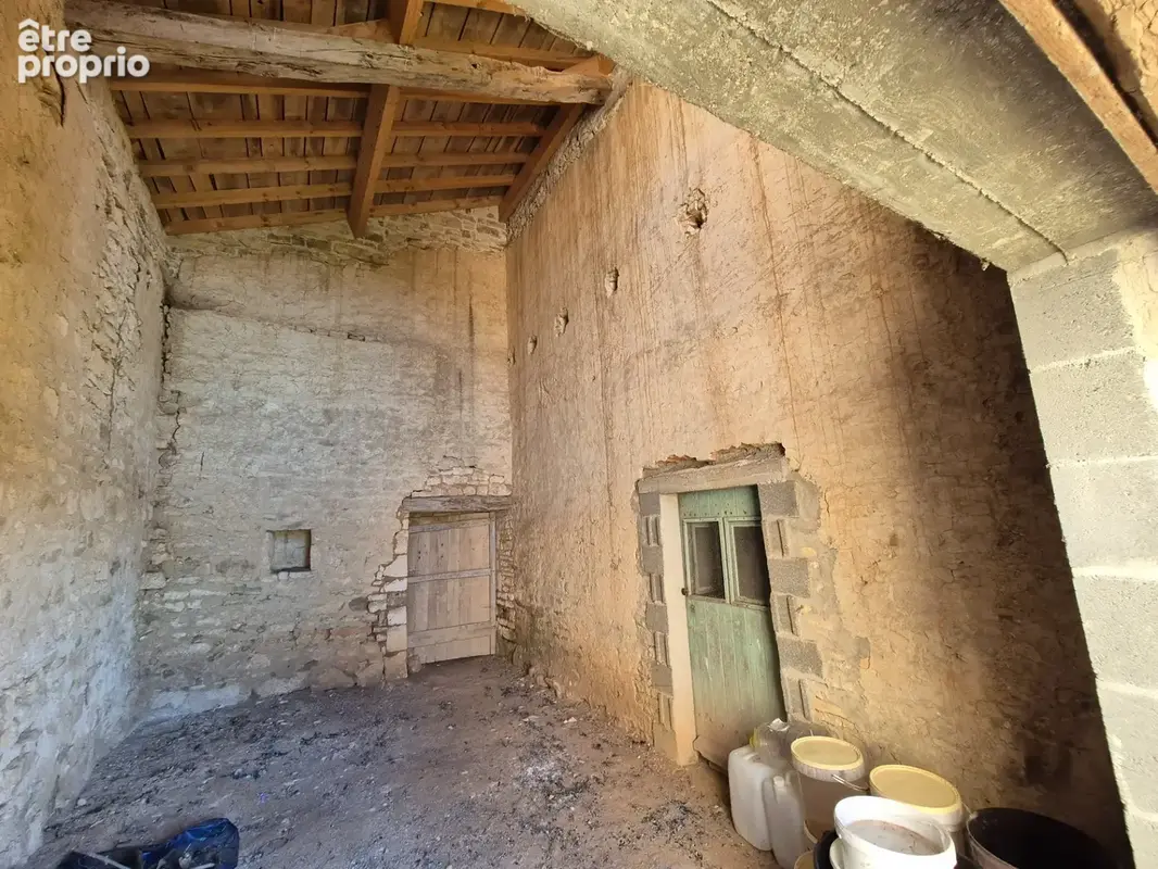 Corps de Ferme de 340 m2, avec plusieurs maisons indépendantes et 200 m2 de dépendances - photo 77