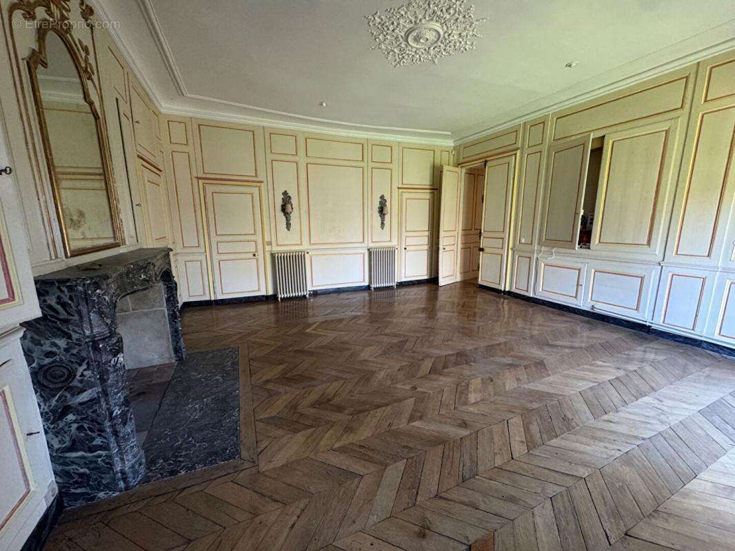 Château inscrit aux Monuments Historiques - Elegance et potentiel exceptionnel - photo 7