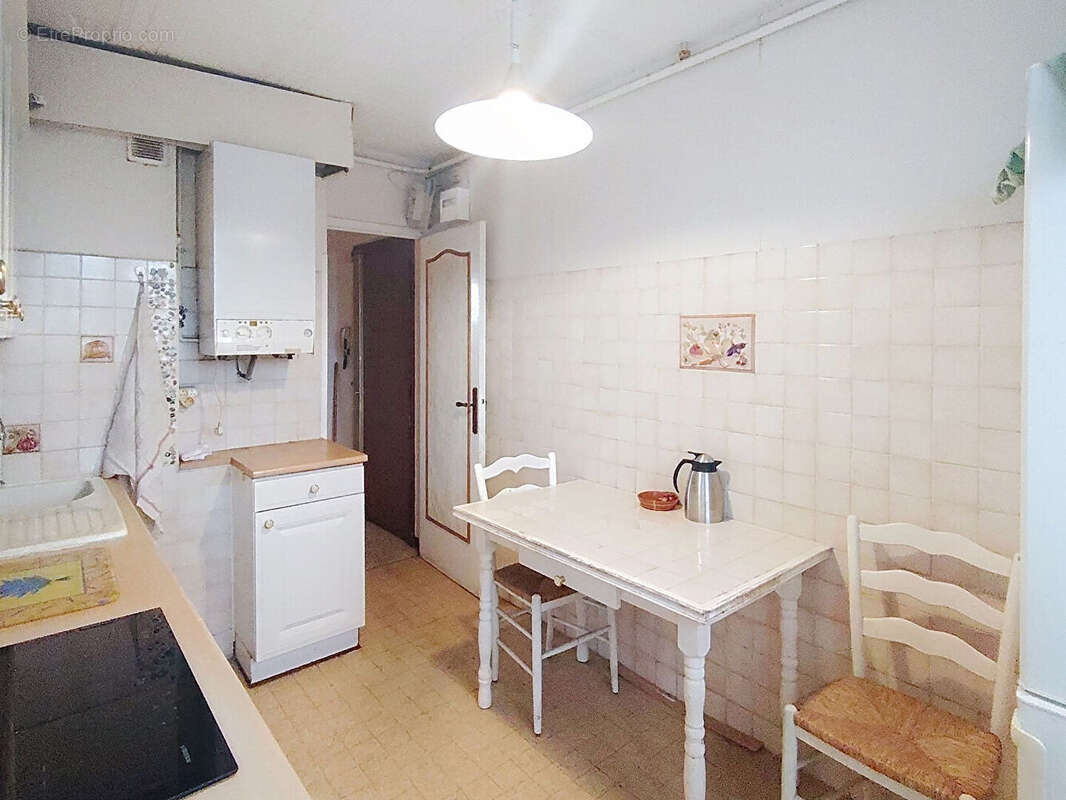 Appartement à MARSEILLE-3E