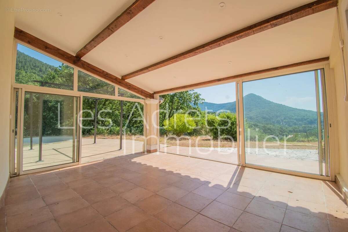 Propriété avec terrain plat et vue Estérel - photo 8