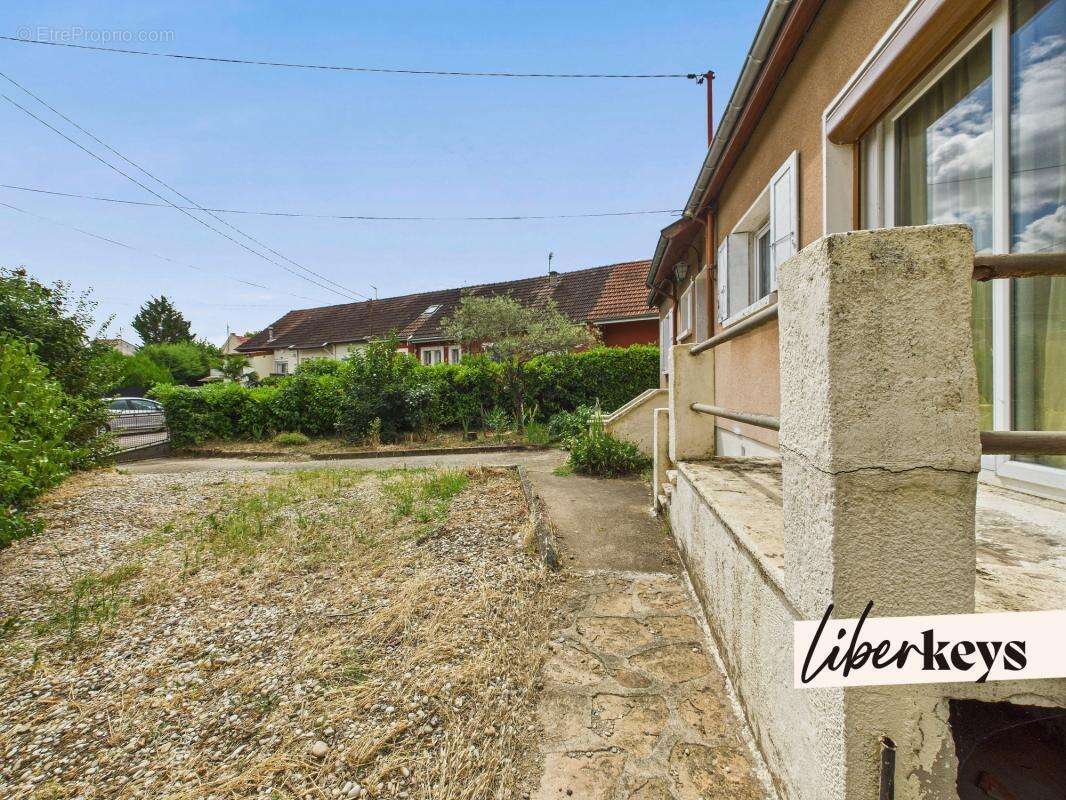 Maison individuelle de 107m² avec jardin et garage - Saint-Fons - photo 8