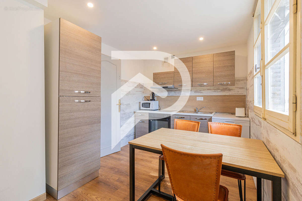 Appartement à MARSEILLE-5E