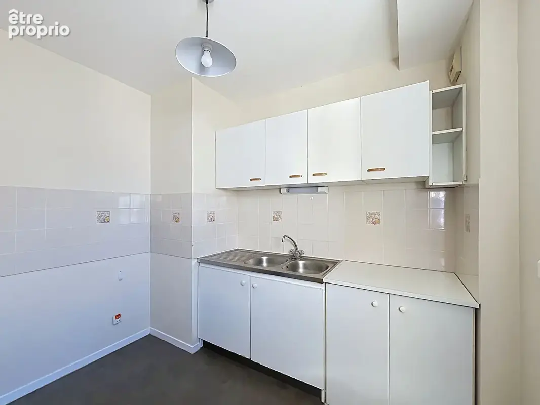 Centre ancien, dernier étage T2 Orléans 48.2 m² - photo 4