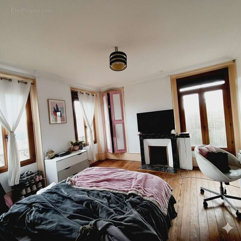 Maison à VILLENEUVE-SUR-YONNE