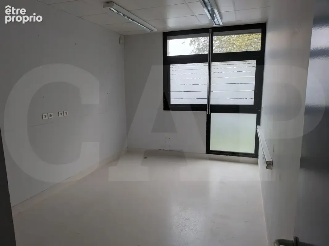 Commerce 190 m² à vendre à Vannes (56000) - photo 3