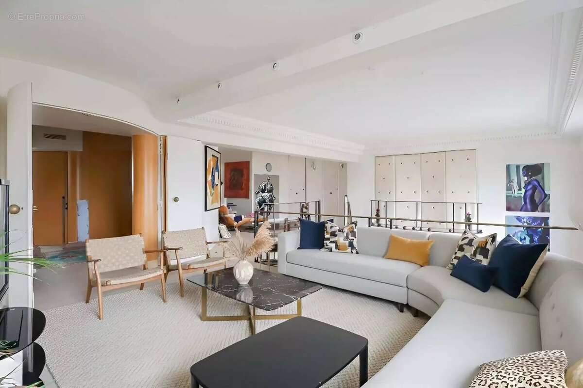 Appartement à PARIS-16E