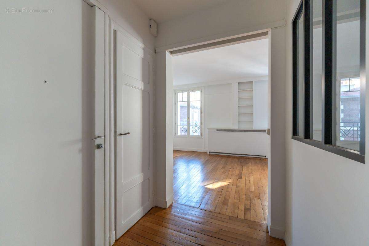 Appartement à PARIS-14E