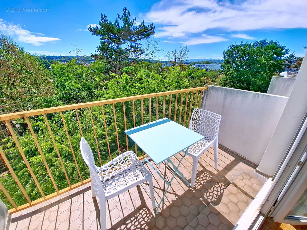 Appartement à PIERRE-BENITE